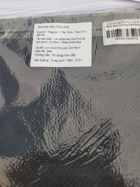 Di chuột mượt, đượctặng thêm bàn di chuột khá là êm nữa. Chuột có pin sạc lại được, cổng sạc micro-usb - giá được cổng usb-c thì hết ý