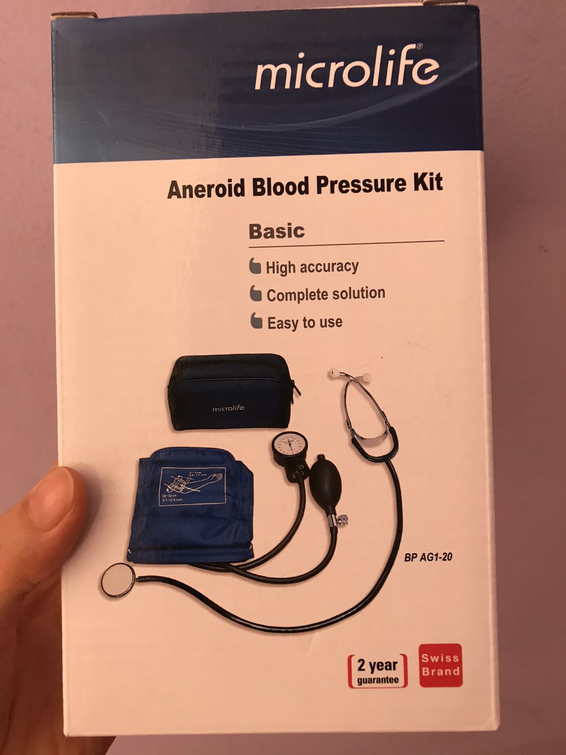 Có tặng kéo y tế siêu bé xinh, máy cũng OK nhưng so với Model này mình mua 5 năm trước thì kém hơn.