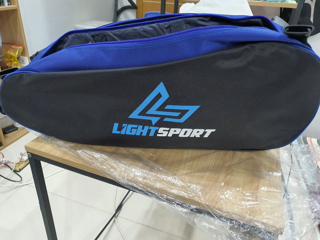 vải dày, khá chắc chắn. Giao hàng nhanh. Tuy nhiên khoang chứa giày bị may lỗi