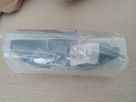 Đóng gói cẩn thận, đẹp, có hộp nhựa bảo vệ kính chắc chắn, giao hàng nhanh