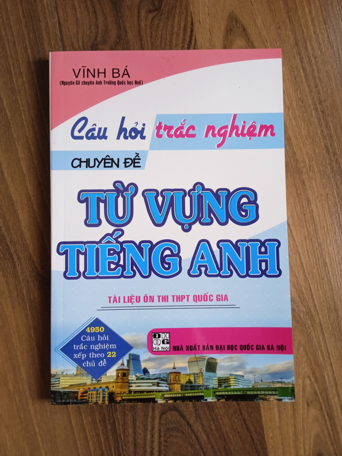 Sách đóng gói cẩn thận, giao hàng nhanh
Sách chia theo chuyên đề, đa dạng từ vựng
Sách viết bằng tiếng Anh và chỉ có đáp án trắc nghiệm như hình nên muốn học và làm bài hiệu quả thì phải tra từ