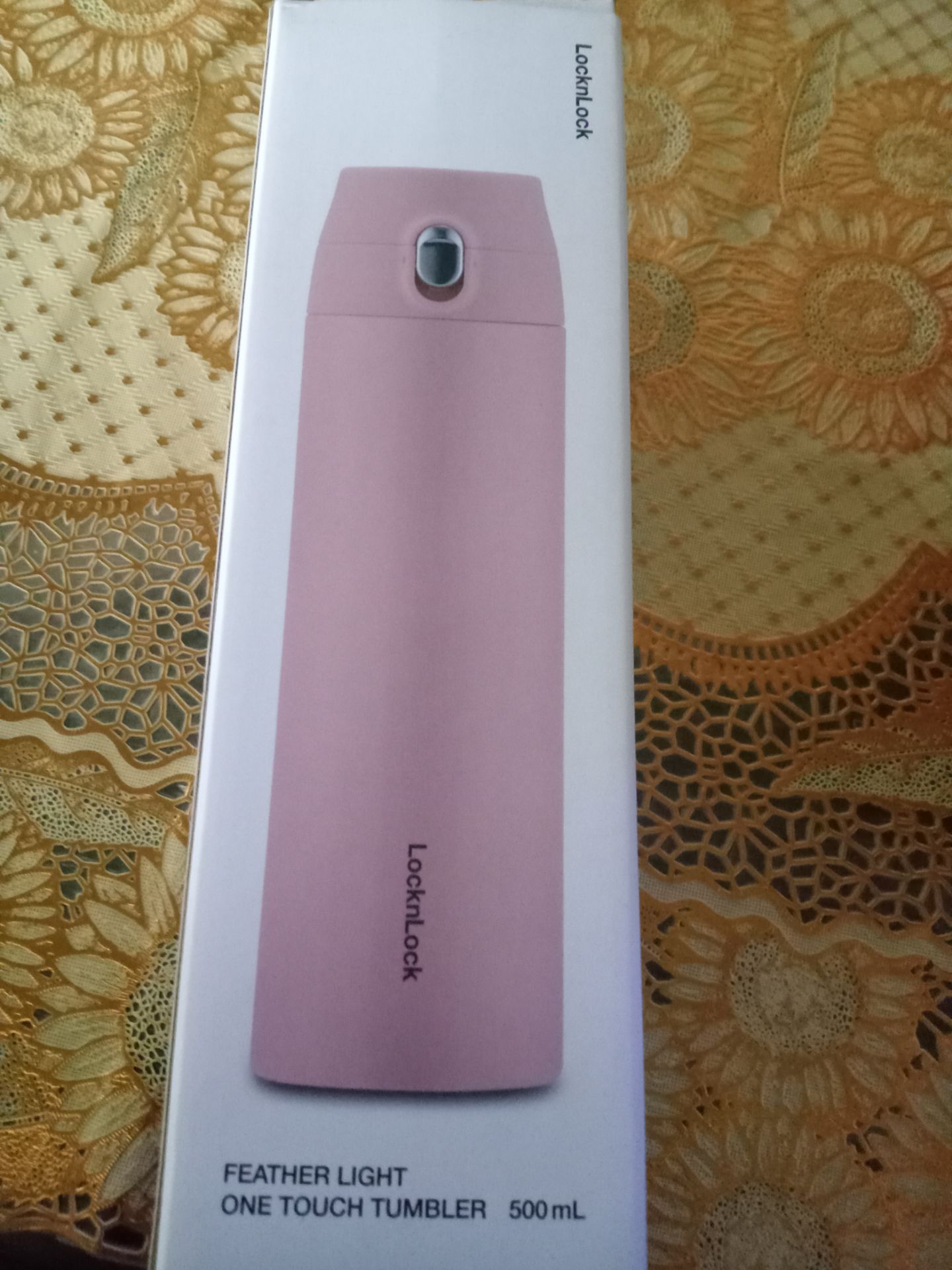 giao hàng nhanh,nhưng mà có điều hàng này là dễ vỡ nhưng shop không đóng gói bằng xốp hay gì đó để cố định khi chạy đường dòng hay rung lắc,chất liệu thì ok,nhưng không biết sài lâu sẽ như thế nào,mong shop cân nhắc