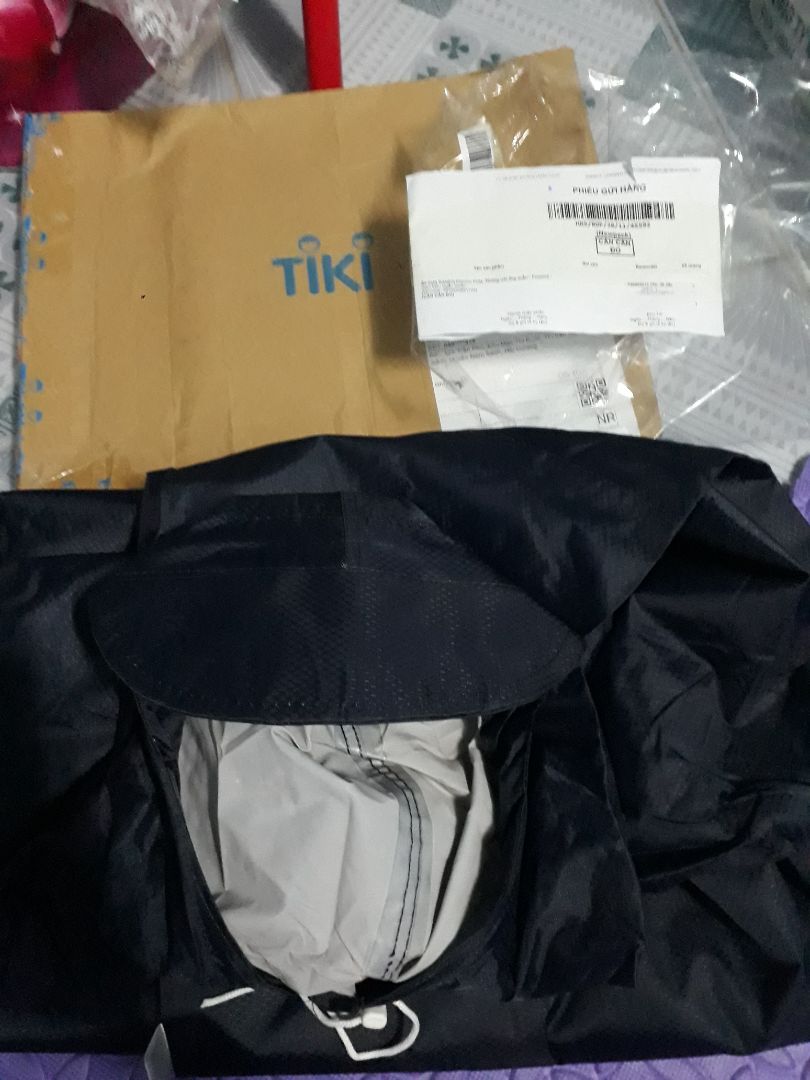 Bên TiKi giao sản phẩm không đúng với mặt hàng tôi đặt. Đơn hàng là áo mưa Rando Poncho Cosy không ướt ống quần. Mà hàng tôi nhận được là áo mưa Thảo Kiên. Đề nghị bên TiKi hỗ trợ đổi trả lại sản phẩm.