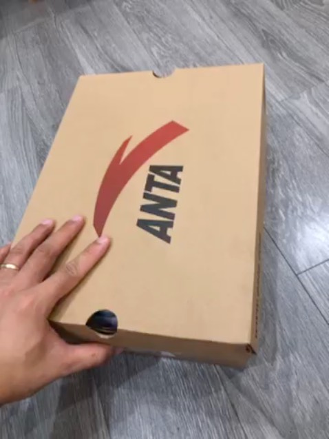 Đặt mua sandals thể thao chứ hè đi giầy suốt bí quá mà không ngờ lên chân đẹp vậy đó. Dòng thể thao nên cảm thấy đế êm và đi lại ổn áp lắm. Giao hàng nhanh tư vấn nhiệt tình tất nhiên là ủng hộ phải có tâm rồi : Đặt mua sandals thể thao chứ hè đi giầy suốt bí quá mà không ngờ lên chân đẹp vậy đó. Dòng thể thao nên cảm thấy đế êm và đi lại ổn áp lắm. Giao hàng nhanh tư vấn nhiệt tình tất nhiên là ủng hộ phải có tâm rồi :