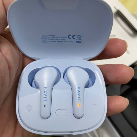 Giao hàng rất nhanh. Đóng gói chắc chắn. Màu sản phẩm đẹp. Âm thanh rât hay trong tầm giá. Không thấy tính năng tăng giảm âm lượng.