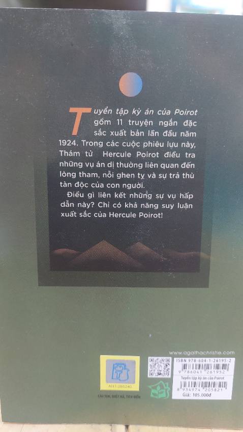 11 truyện ngắn về các vụ án do thám tử Hercule Poirot tham gia từ ăn trộm, bắt cóc, trục lợi bảo hiểm, giết người. Vẫn phong cách điều tra dựa trên suy luận logic và những quan sát thấu đáo, không có bí mật nào là qua mắt được vị thám tử lừng danh.