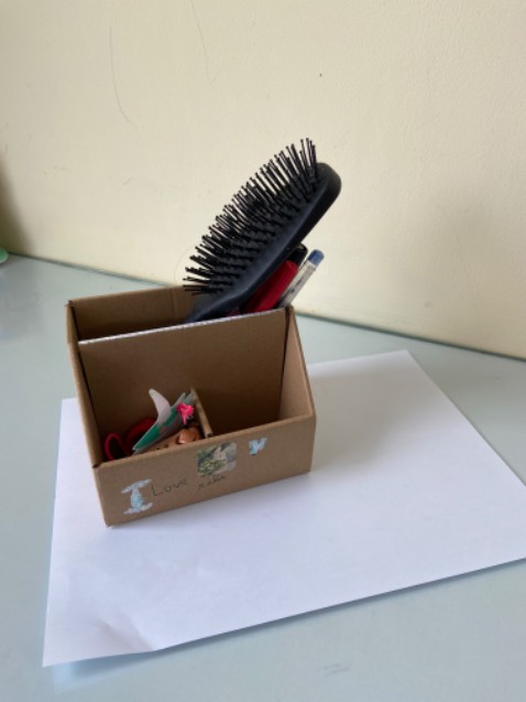 hộp chắc chắn, dễ lắp ghép nhưng khá nhỏ