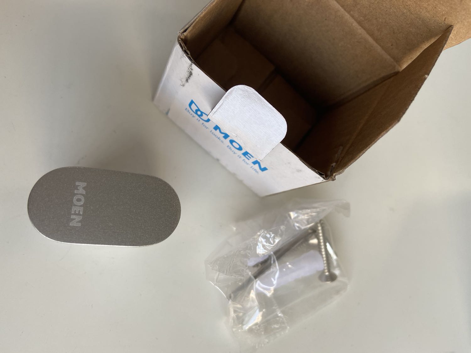 Móc đẹp, chắc, móc được nhiều đồ. Dễ lắp. Nên mua nhiều cái gắn sẽ đẹp hơn nhé mọi người