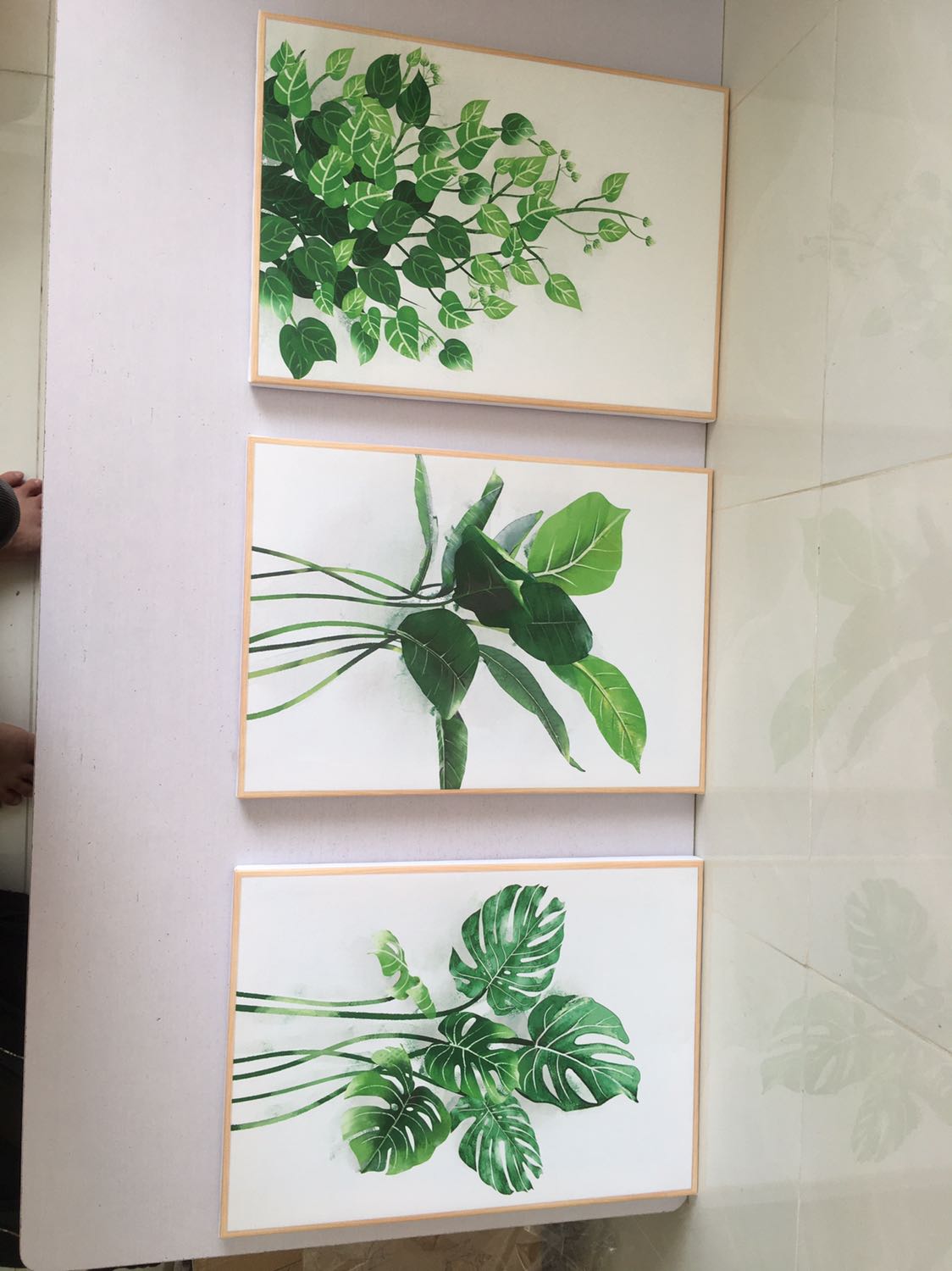 Tranh canvas in bị lem màu ra nền trắng.Chi tiết in bị lem nhem không sắc nét.