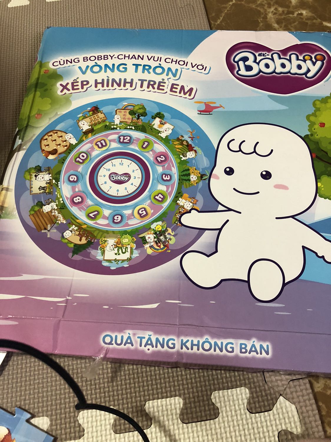 Giao hàng nhanh hơn thời gian dự kiến tận 2 ngày luôn. 
Đầy đủ quà tặng kèm, bọc hàng cẩn thận.
4 bịch thì 2 bịch sx tháng 10 2 bịch tháng 11.
Mình mua là 54+4 là 58 miếng luôn.