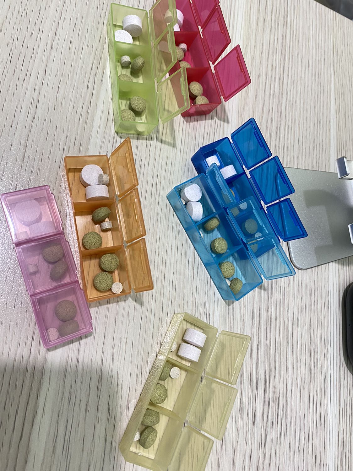 Nhìn xinh xắn gọn gàng, tiện lợi.