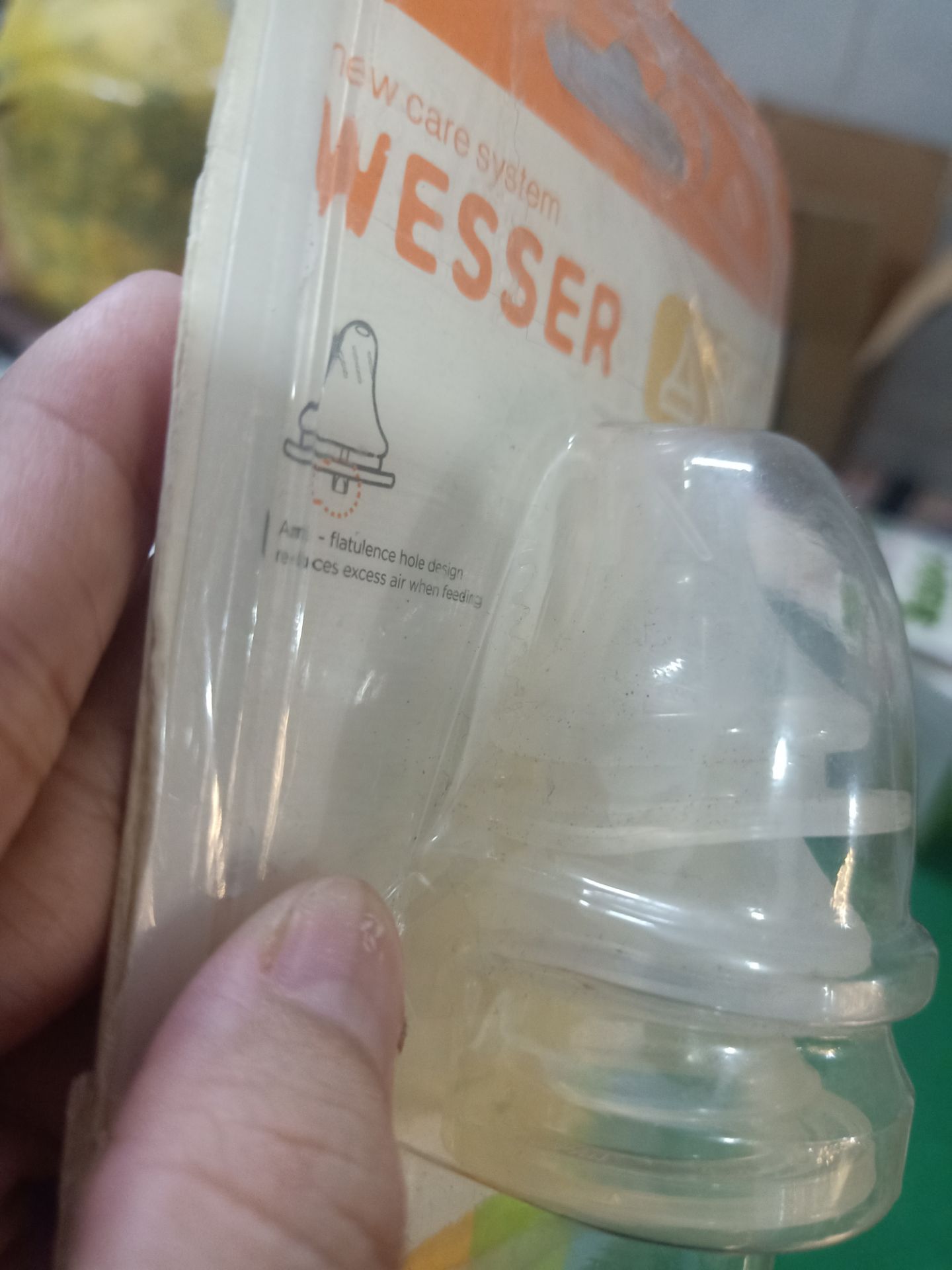 Núm cũ kĩ, dơ như là để lâu ngày