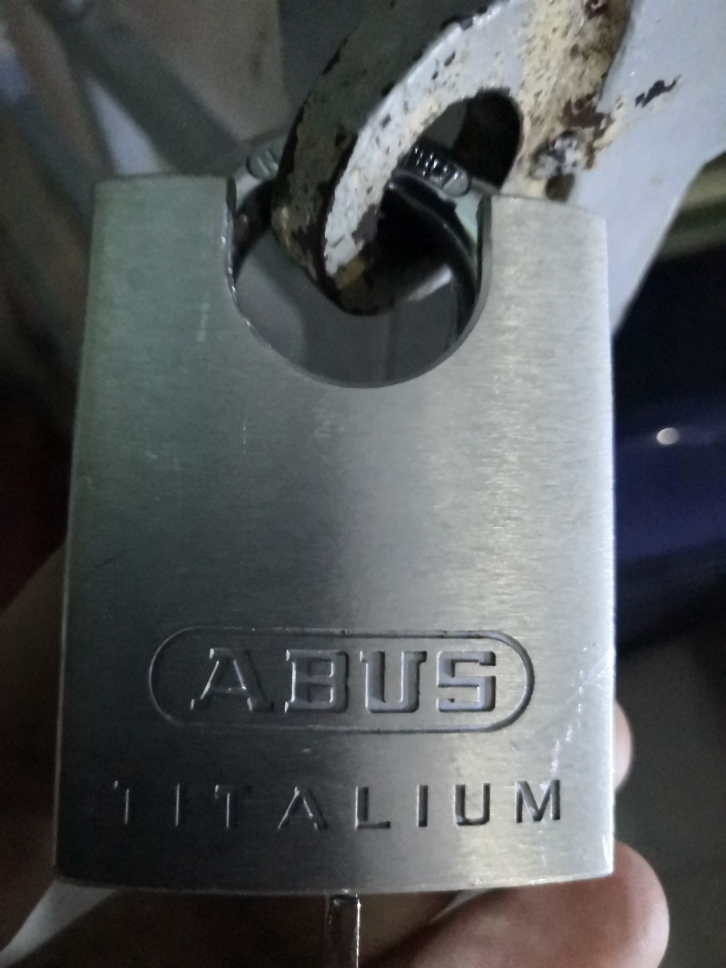 Khóa hơi nhỏ so với nhu cầu nhưng mình vẫn hài lòng với chất lượng sản phẩm