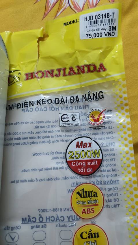 Giá dán trên sản phẩm là 79.000 đồng nhưng giá niêm yết trên trang Tiki ghi 80.000, giảm 47% , giá gốc là 150.000 đ, vậy giảm cái quái gì nhỉ? Vấn đề này, yêu cầu Tiki xem lại! Nếu tính cho chi li nhé, thì hơn 1000đ, không đáng là bao nhưng cái kiểu niêm yết giá, chua thêm phần giảm 47% là không trung thực, giảm chỗ nào chứ, (còn thêm 22.000 đ phí vận chuyển, siêng một chút,  ra siêu thị mua có ngay ) nếu không muốn nói là *** đảo khách hàng!
Sản phẩm mở ra thấy có chất lượng, bền hay không thì chưa biết. Giá cả niêm yết như trên thì không hài lòng chút nào!