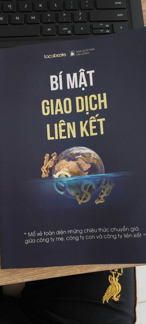 Lại một lần nữa thất vọng với sách của Taca, nội dung hoàn toàn bê nguyên xi từ nghị định 126 ra rồi bán giá trên trời, ko có giá trị gia tăng gì ở đây cả, giá cả ko phù hợp với nội dung, lần trước mua cuốn Phân tích bctc và Báo cáo quản trị cũng vậy. Ko bao giờ mua sách của Taca thêm bất cứ lần nào nữa !