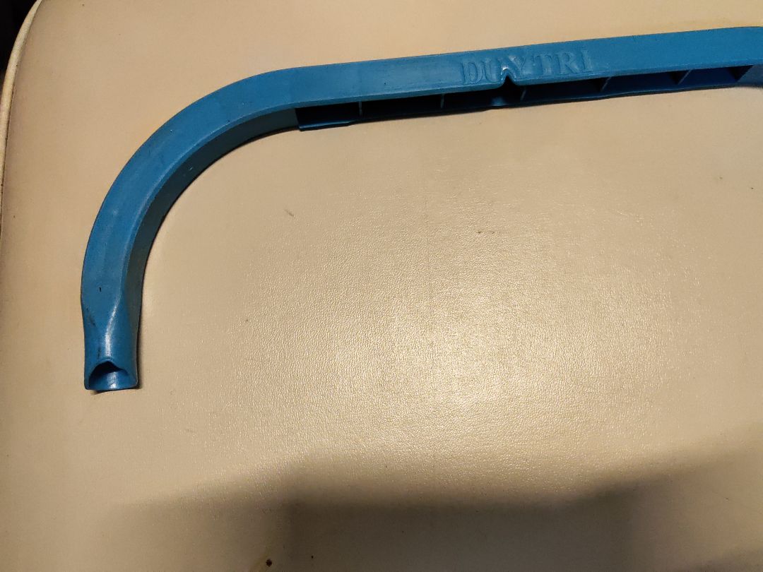 Cực kỳ thất vọng. Sản phẩm không đẹp như hình quảng cáo. Chất lượng kém, không tinh xảo (Trên thanh kim loại và nhựa, vết cắt nham nhở, lỗ còn dính ba vớ,). Không bằng đồ chơi trẻ em. Bao bì không có tên, địa chỉ nhà sản xuất. Đề nghị Tiki cho thu hồi.