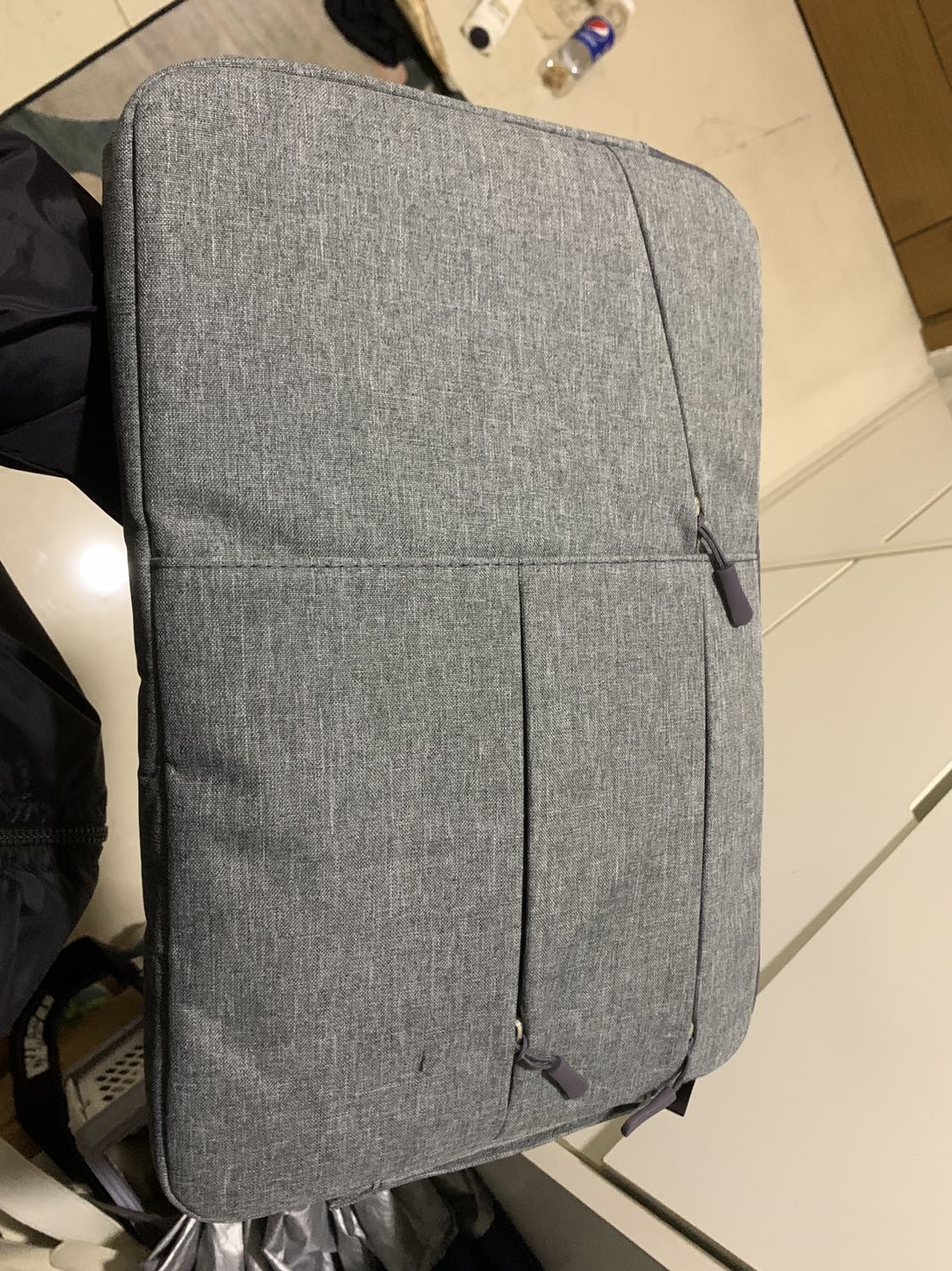 Giới thiệu kỹ càng. Nhìn chung mình thấy khá thực dụng. Bạn nào chân chính chưa đụng tới may vá bao giờ đọc cái này tự mày mò thêm là có thể tự may đồ cho mình rồi