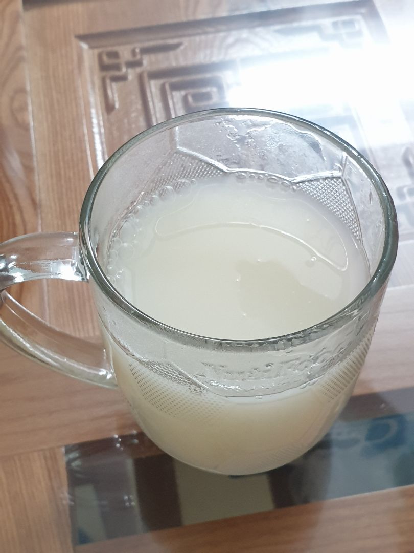 Tham khảo rất nhiều loại cuối cùng chọn bluestone vì giá tốt đẹp, gọn. Kinh nghiệm của mình làm sữa bí đỏ, sữa gạo, ngô, đậu nành thấy máy khá nhanh, êm. nên đọc kỹ hướng dẫn, nấu vs nc ấm sẽ nhanh hơn. về vấn đề xác ( bã) hạt mình thấy xay rất nhuyễn luôn, nên ngâm đậu để duy trì độ bền máy. mình ko thích uống nhiều xác nên mình lọc dù n rất mịn, mấy bạn trc kêu nhiều xác mình cũng ko hiểu😆 vì loại nào nhiều là do hạt n có sẵn bã rồi, vấn đề xay nhỏ mịn ko. Rất mịn nhé, ko đc đổ đg vs sữa đặc vào vì mình thử 1 lần bị xém đáy =))) vì máy nhỏ gọn nên tích hợp bp điện tử hết trên đầu và thân máy nên vệ sinh rất cẩn thận Thành phẩm đây khoe luôn. hihi rất ưng và giao siêu tốc dịch vẫn 2h là tới