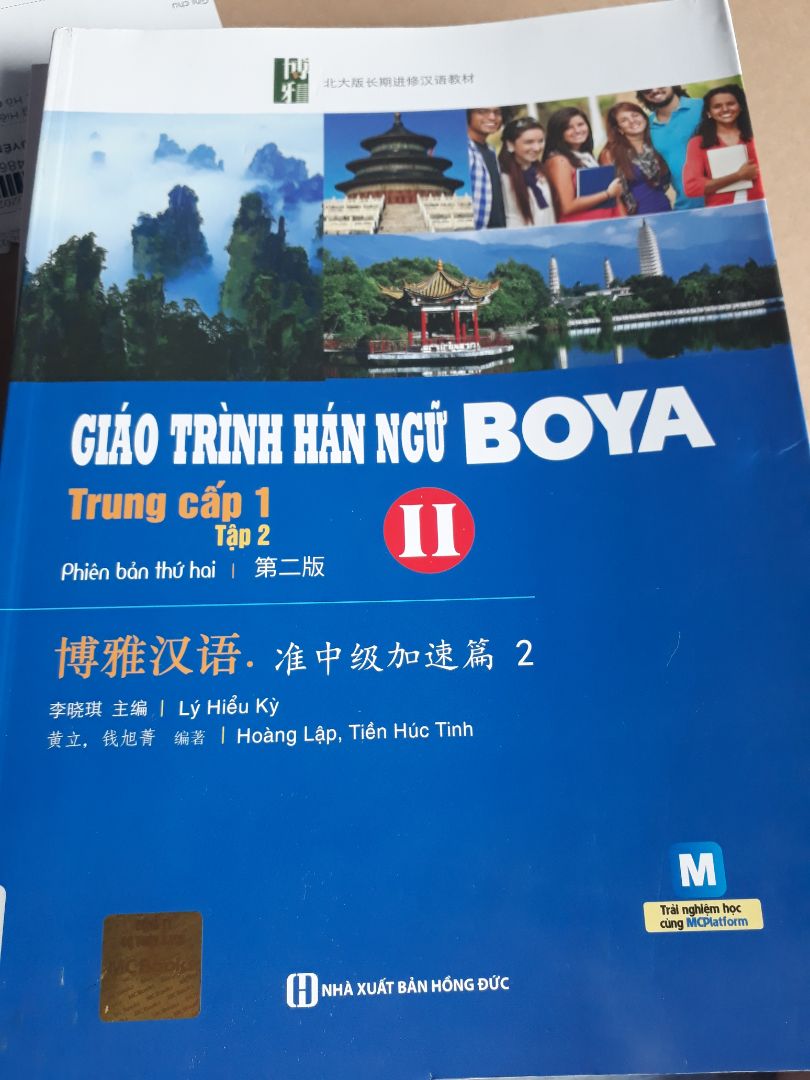 Tiki giao hàng cực nhanh luôn. Mình đặt sách ngày 21 sang ngày 22 đã có rồi. Sách in 2019 nên mình rất yên tâm, chất lượng mực in cũng ok, không bị nhòe. Có điều bìa sách bị trầy xước quá. Mặt sau của sách mực in bị nhòe, mặt trước thì ok.Shop chú ý hơn nha. Trước h mình hay mua sách mà chưa bao h được 1 cuốn bìa không bị trầy ?.