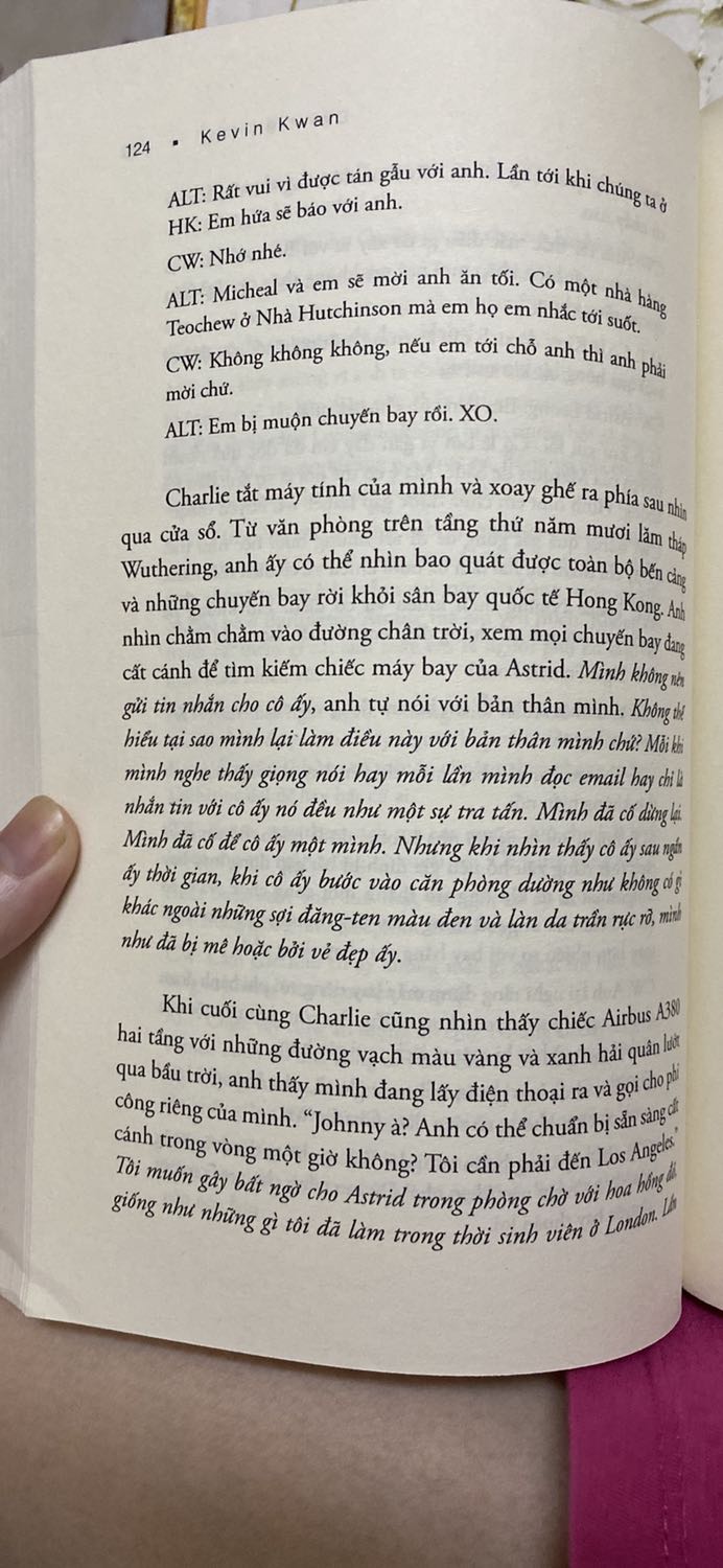 Sách siêu dày và nhẹ, mới, mình mua đủ combo lun. Đặt ship tận nhà nên sáng t7 dậy là nhận được luôn
