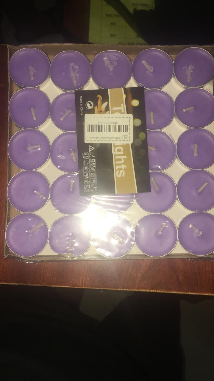 Tôi đặt mua loại màu trắng với chất lượng tốt và kích cỡ dày, nhưng bên shop giao hàng lọa màu tím và vô cùng mỏng, đốt 15 phút đã cháy hết.

Đề nghị bên Shop đổi trả hàng hoặc hoàn tiền lại hoặc có sự giải thích vấn đề này!