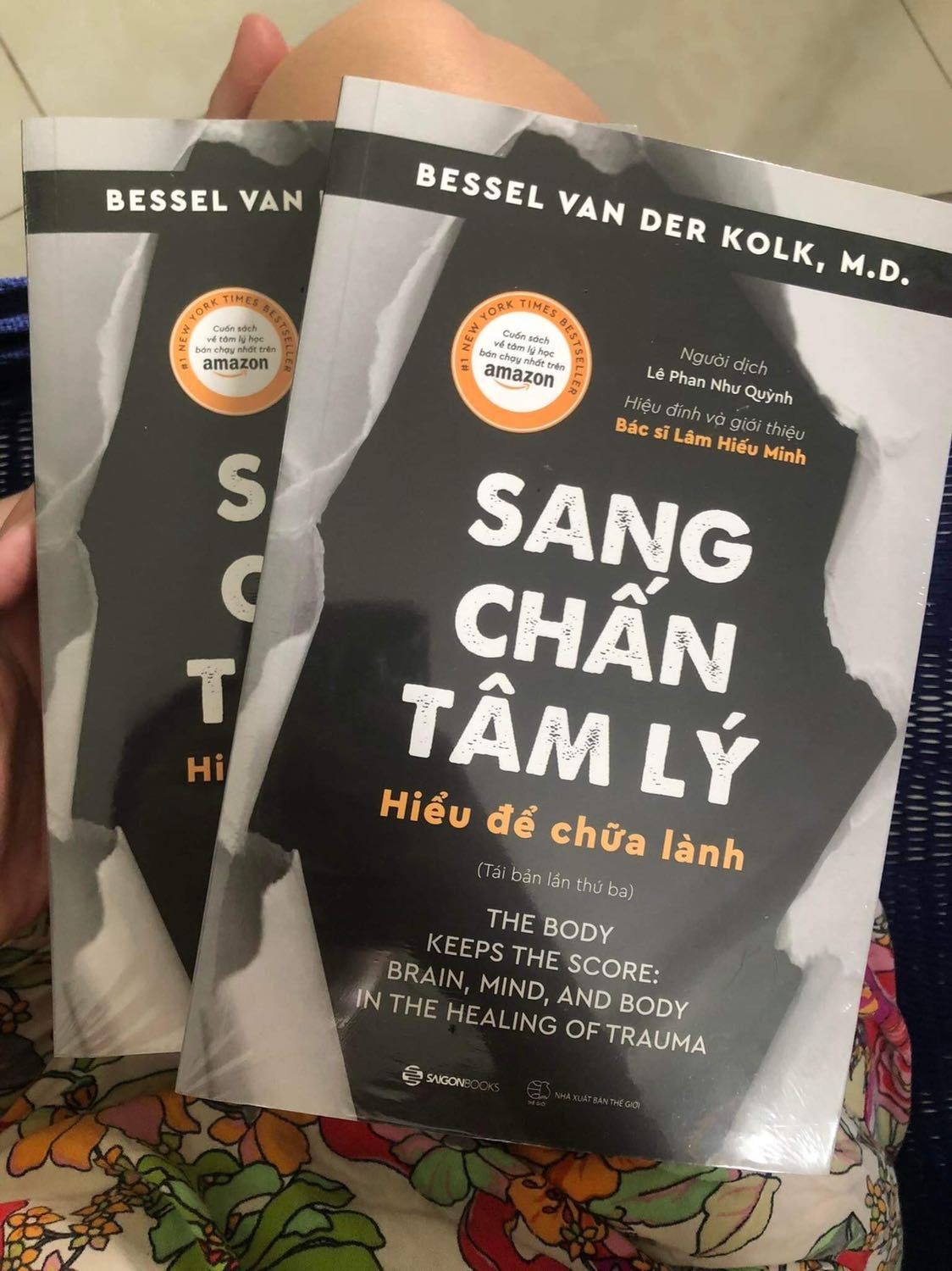 Săn được sách giá rất rẻ luôn (giá chỉ 1/3 giá gốc)
Giao nhanh, sách mới, được bọc kỹ, shipper dễ thương :> 
Nội dung sách tương đối học thuật, tuy nhiên nếu có thời gian đọc kỹ và nghiên cứu sâu sẽ có nhiều kiến thức rất bổ ích. Sách được viết bởi tác giả rất có uy tín trong ngành và được hiệu đính bởi bác sĩ Lâm Hiếu Minh nên các kiến thức từ sách có độ tin cậy cao.
Mình sẽ tiếp tục dùng Tiki và các sản phẩm từ Fahasa🙌