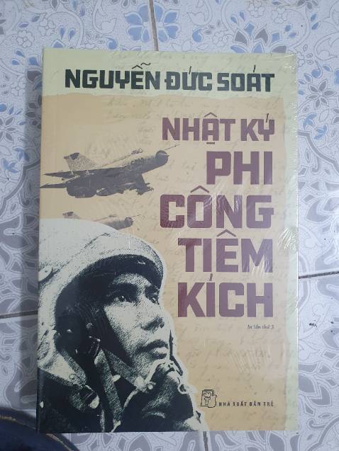 Sách bọc cẩn thận. Tiki giao nhanh. Mua cho ông ở nhà đọc nên k bít hay k nhưng sách về lịch sử chiến tranh nên mua nhé