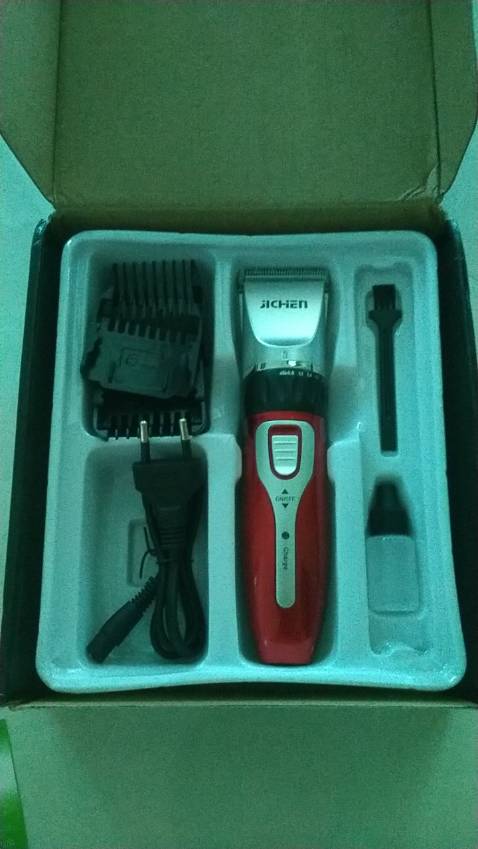 Tông đơ có kèm lược, chổi vệ sinh, dầu tra. Dùng thử thấy tốt. Giá hợp lý.