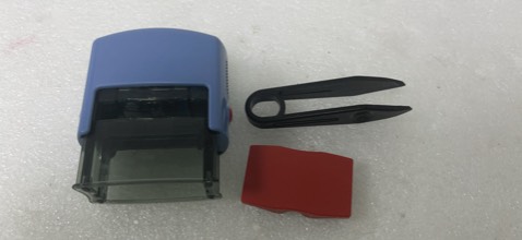 Hàng giao không đúng. Thiếu chữ và mực đi kèm! Cần bổ sung lại.