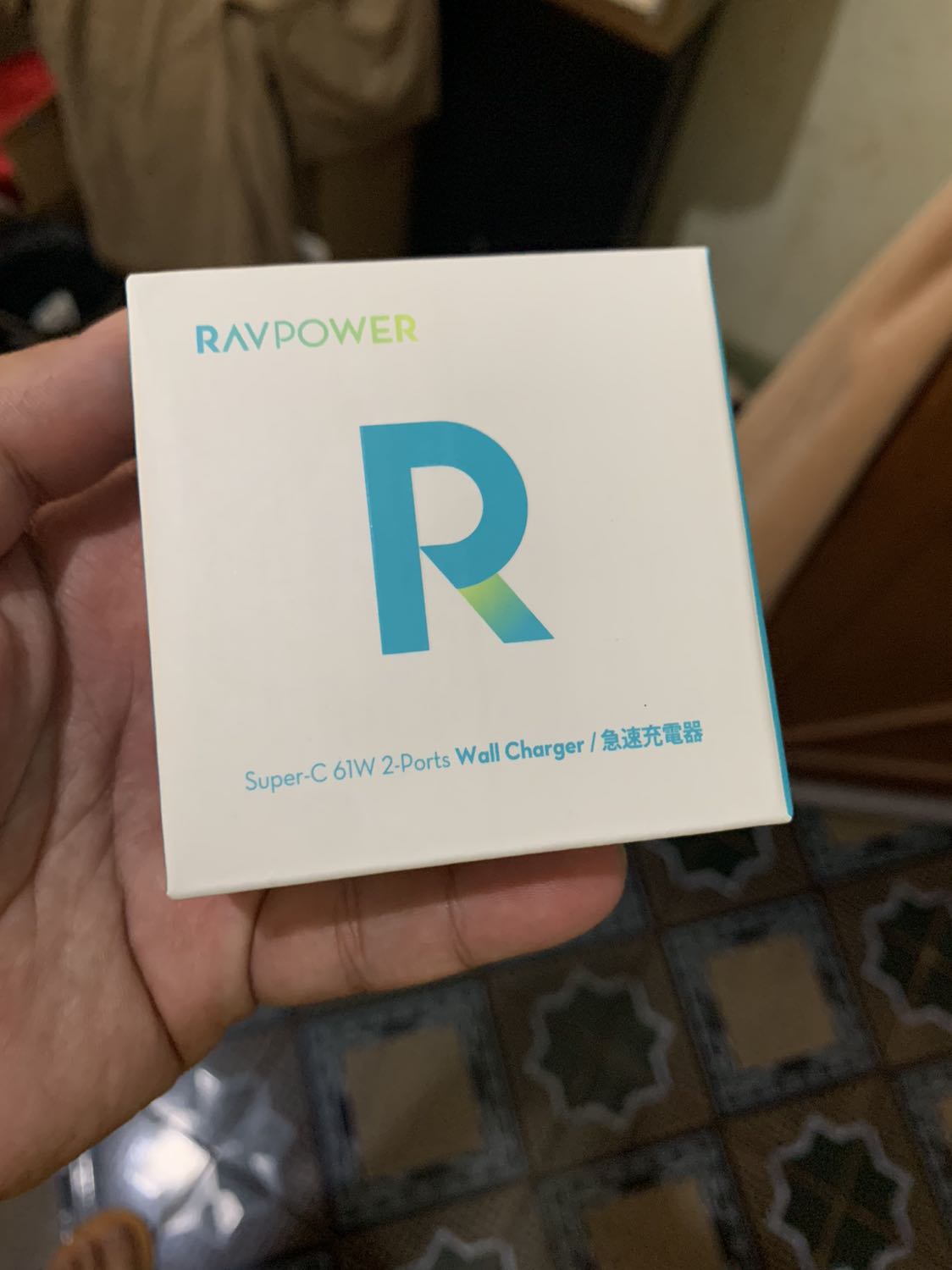 Sản phẩm nhỏ gọn, nhìn chắc chắn, mình mua dùng cho macbook pro 2013 sạc rất ổn. Về độ bền thì phải đợi thời gian kiểm chứng, nhưng review từ nhiều người khá ổn. Đây có lẽ là thương hiệu tiếp theo mình tin dùng. ^^