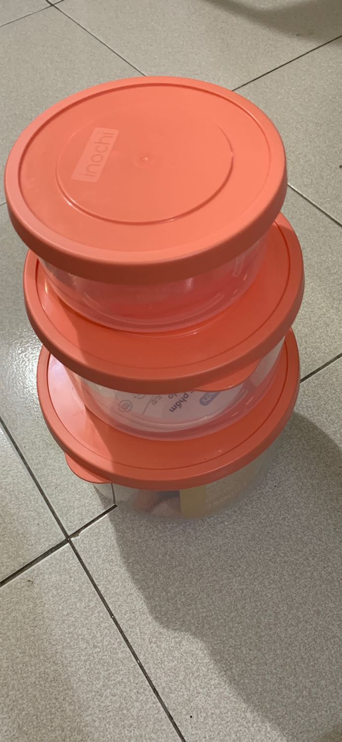 Bộ hộp này rất đẹp, màu sắc bắt mắt, quan trọng là nhựa rất mướt, nắp kín, chất lượng tương cứng với giá tiền.