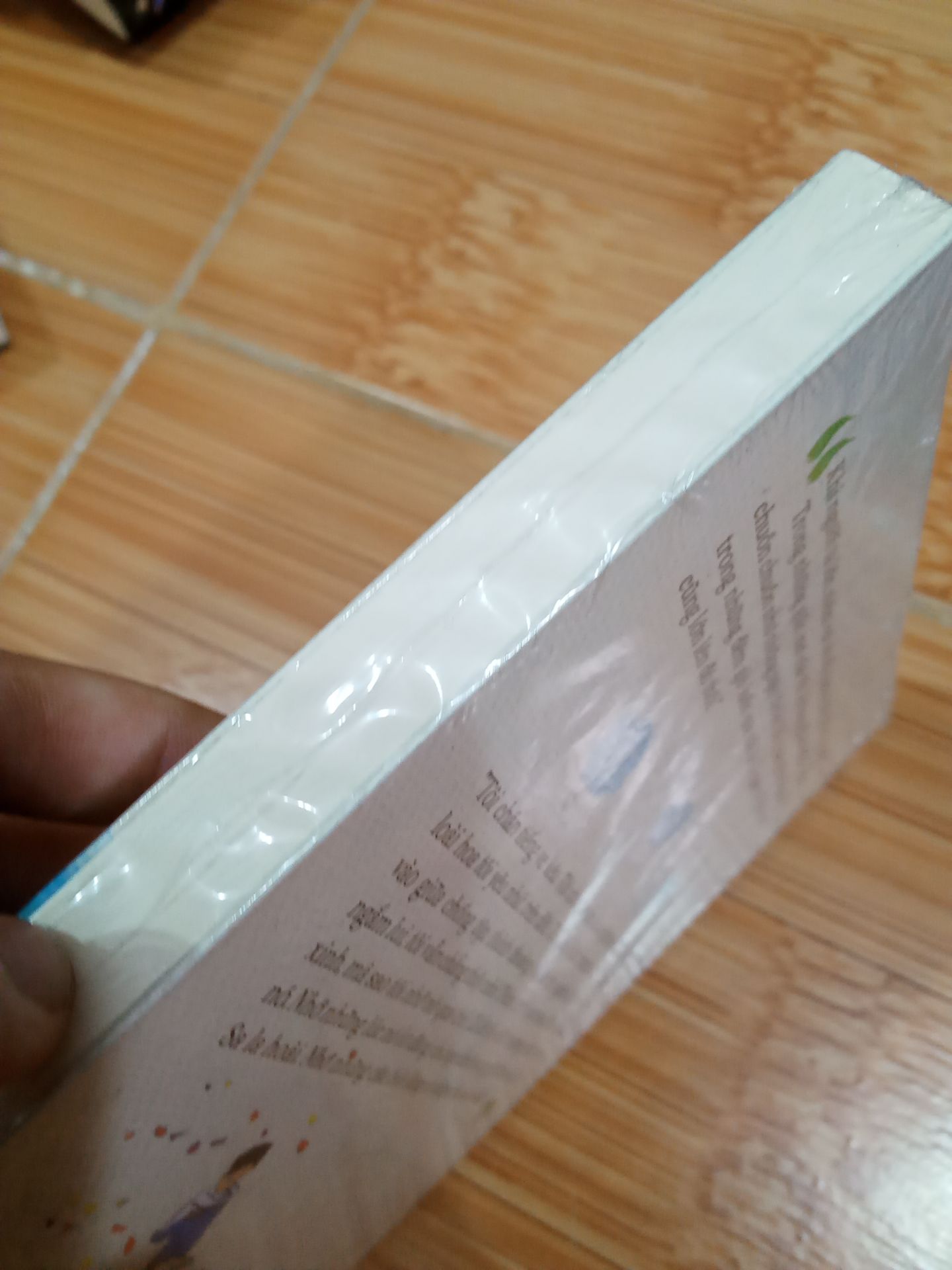 Sách được bao bọc kỹ càng và rẻ hơn so với giá gốc . Tổng quan sách rất đẹp , không trầy xước hay móp méo. RẤT TUYỆT VỜI VÀ ĐÁNG MUA bạn nha !! , à ship sớm hơn dự kiến nữa ấy hihi