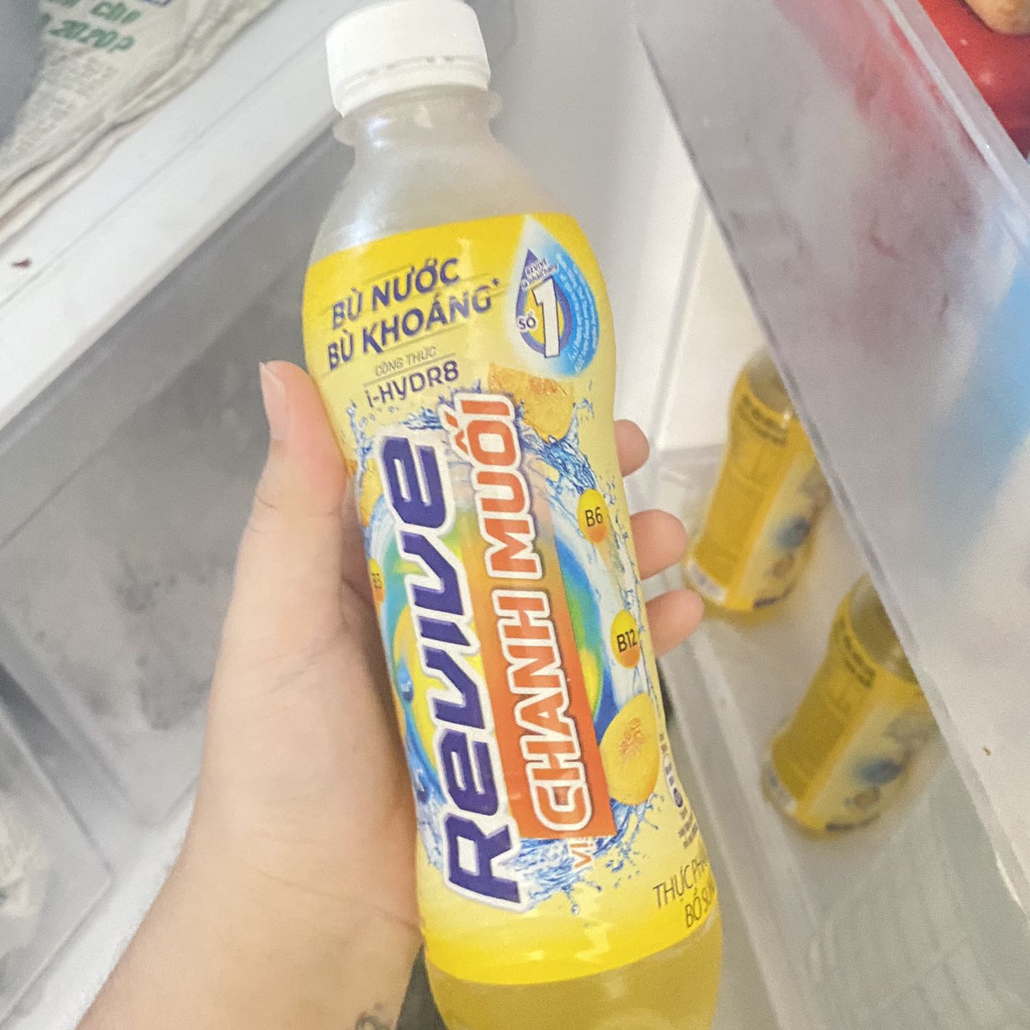 Mùa dịch này mà Tiki giao hàng nhanh quá khó hỉu ghê. Nói chung mình ưng lắmm, loại này ngon nhứt mà uống zô hổng có bị péo. Mẹ mình bị bệnh cần bổ sung điện giải nên bác sĩ kêu mua loại này cho mẹ uống, mẹ khen nhìu