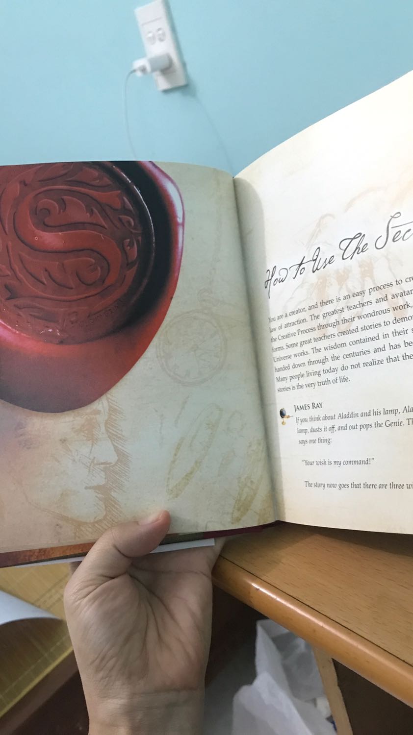 Shop chu đáo, đóng gói cẩn thận. Chất lượng sách trên cả tuyệt vời. Phân vân mãi nhưng quyết định mua bản tiếng anh để học tiếng anh luôn thể. Tiki giao hàng nhanh khỏi phải bàn, đơn hàng dự kiến 4/10 nhưng nay 25/9 đã nhận được. Vì vậy luôn dành cho tiki sự ưu ái lúc nào mua hàng cũng chỉ thích mua qua tiki hihi.