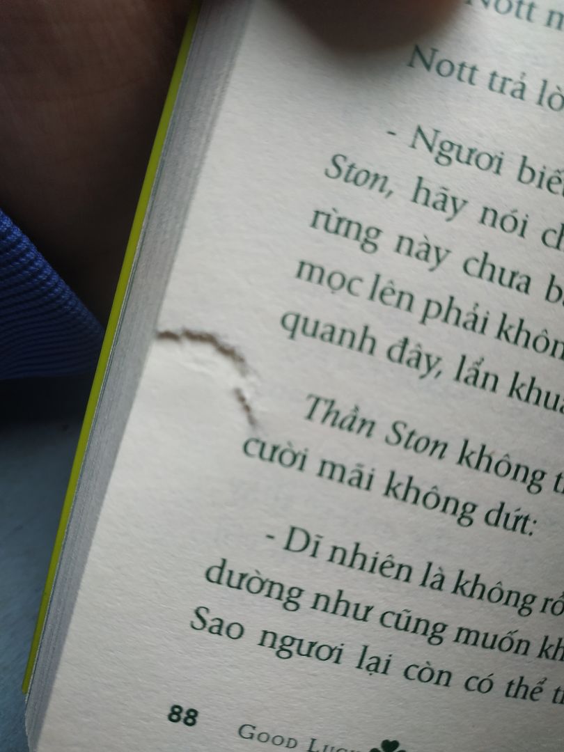 sách bị rách một số tờ, không rõ là do đơn vị vận chuyển hay do chất lượng sản phẩm, nhưng cá nhân mình vẫn hài lòng vì nó chưa ảnh hưởng nhiều đến trải nghiệm đọc sách của mình. cảm ơn shop rất nhiều