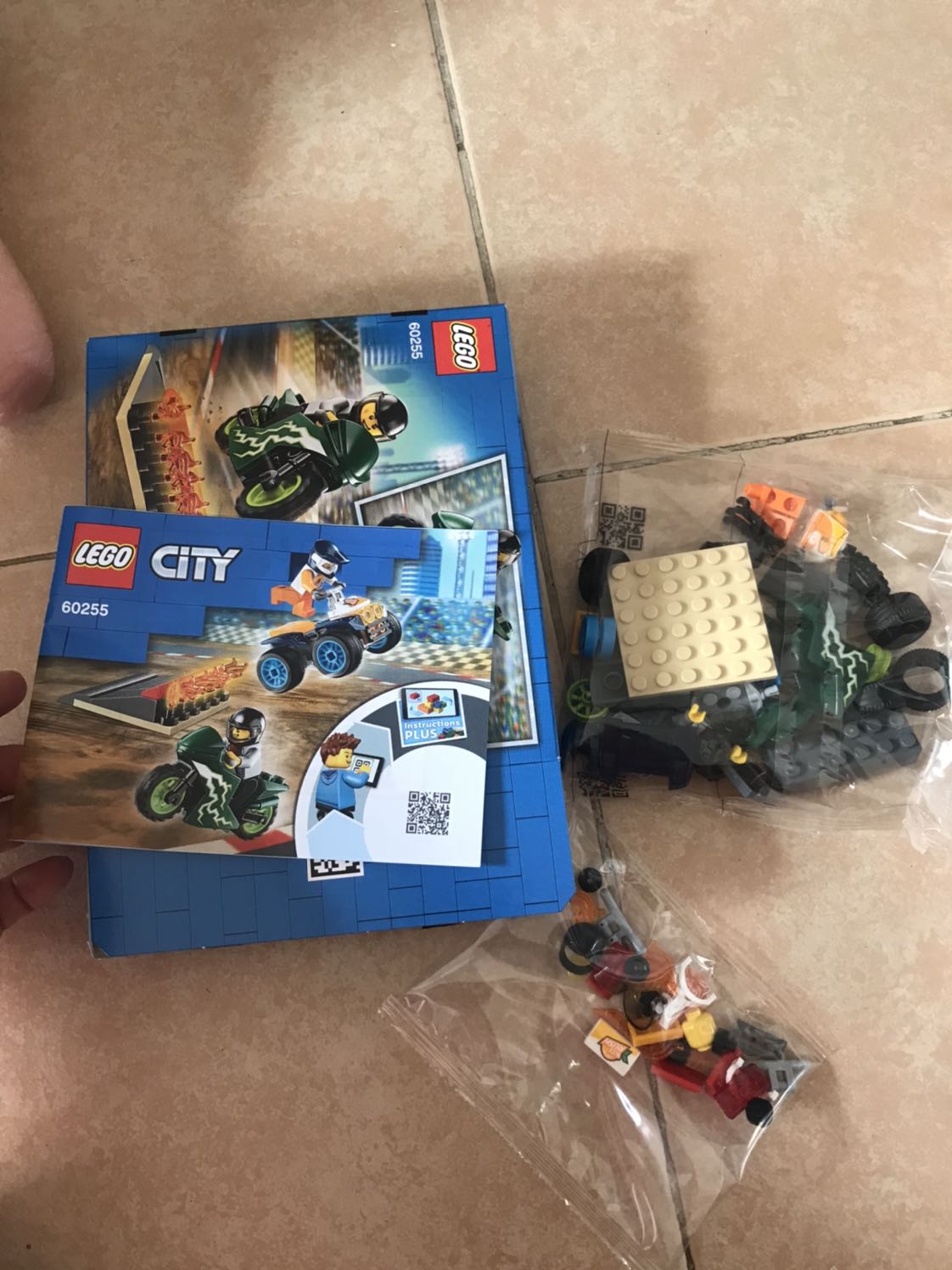 Bộ này các chi tiết sẽ lắp ráp và tạo hình cũng dễ ! Phù hợp cho các bé trai !