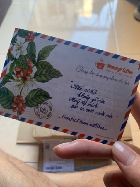Mấy hôm hết cà người cứ buồn buồn như thiếu cái gì, lướt Tiki tình cờ thấy brand cà của bạn liền mua thử. Nhận hàng thấy team của các bạn thật dễ thương 😘, chất lượng cà thì rất ok, rất ngon mà giá lại rẻ hơn tới 40-50% các brand khác mà mình đã uống qua. Sẽ tiếp tục ủng hộ Message Coffe