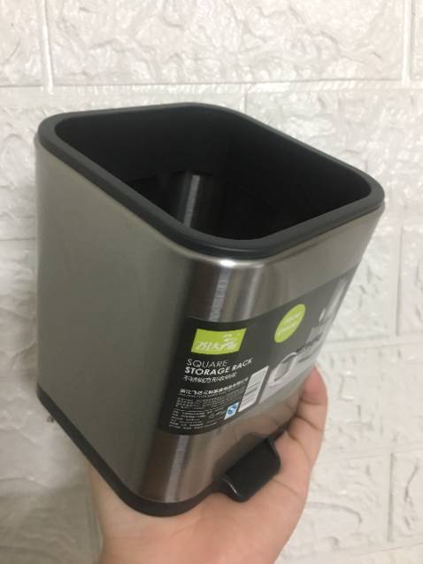 Hàng chuẩn như mô tả, thiết kế sang vô cùng, giao hàng nhanh. Rất yên tâm với hàng của tiki, mình thấy có khá nhiều mẫu thiết kế, mình mua 1 hộp ngắn và hộp dài để đựng đũa và thìa