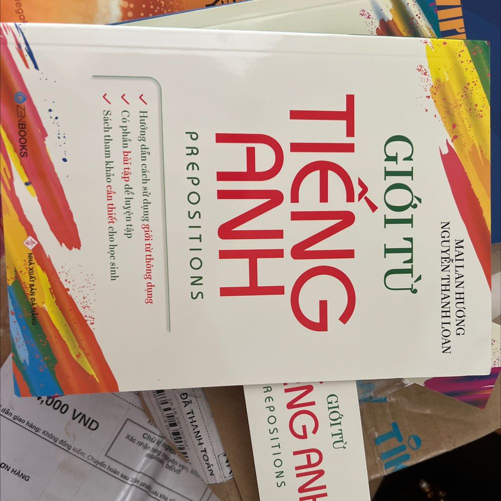 Mua về học ielts nè mn uii…sách kèm theo bookmark.  Nhưng mà góc có hơi nhăn nheo tí.