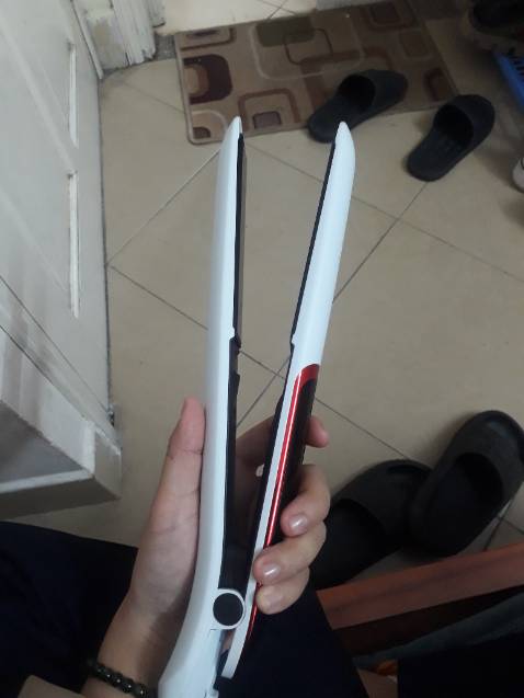 Máy sịn ,nóng nhanh ,vì mình cần gấp nên đặt ship hỏa tốc nhanh thật mình đặt từ 14h20 mà 16h45 đã nhận đc rồi 
Máy duỗi cực đỉnh,làm xoăn các kiểu cũng ok nữa
Nói chung là ưng😘