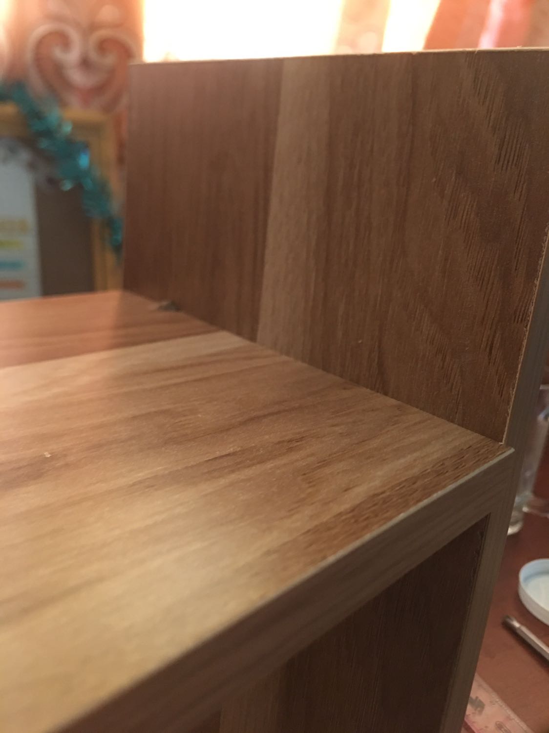 Thất vọng một chút vì các lỗ khoan không đều nhau nên khi vặn ốc vào thì bị bấp bênh.