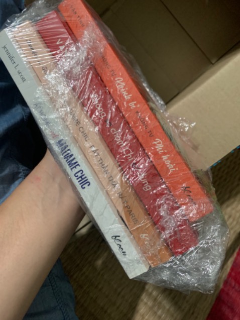 Mình có bộ 4 quyển của thầy Phan Văn Trường, thầy viết rất hay, như lời tâm sự, chia sẻ của của một người cha, người thân trong gia đình. Rất đáng đọc ạ