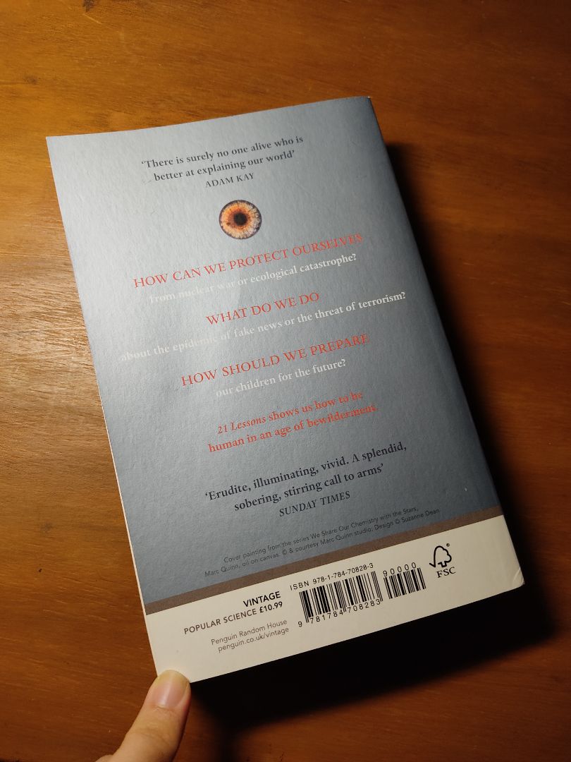 Sách lúc giao đến còn được bọc nguyên ny-lông. Sách nhẹ, cầm vừa tay. Chất giấy đẹp so với mặt bằng chung (tốt hơn của Wordsworth và Signet), cỡ chữ phù hợp.