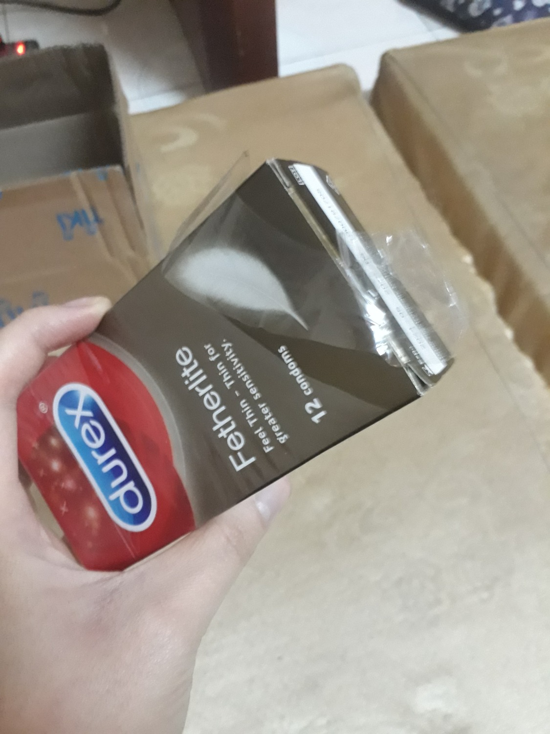 Khi mình bóc hộp bên ngoài ra thì hộp bao cao su nằm bên trong đã bị xé 1 phần nilon bên ngoài, và kiểm tra thì chỉ có 11/12 cái. Rõ ràng là đã có người bóc ra lấy 1 cái. Đã nhiều lần đặt sản phẩm này từ Tiki đều không vấn đề gì nên mình rất tin tưởng. Nhưng lần này lại được giao sản phẩm không nguyên vẹn khiến mình rất thất vọng. Mong Tiki sớm phản hồi cho mình. Khi mình bóc hộp bên ngoài ra thì hộp bao cao su nằm bên trong đã bị xé 1 phần nilon bên ngoài, và kiểm tra thì chỉ có 11/12 cái. Rõ ràng là đã có người bóc ra lấy 1 cái. Đã nhiều lần đặt sản phẩm này từ Tiki đều không vấn đề gì nên mình rất tin tưởng. Nhưng lần này lại được giao sản phẩm không nguyên vẹn khiến mình rất thất vọng. Mong Tiki sớm phản hồi cho mình.