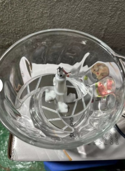 Máy êm lắm mọi người ơi. Mình *** thử chạy êm lắm nha. Thích thiệt luôn. Để mua thêm cái nữa cho mẹ chồng. Shop giao hàng siêu nhanh luôn. Nên mua nhé mọi người.