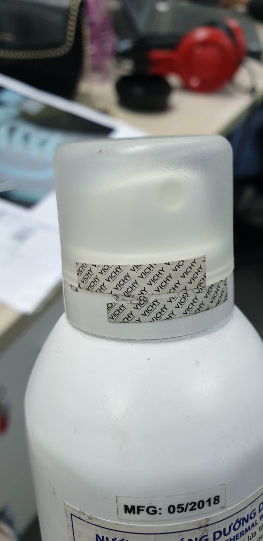 Vô cùng thất vọng về Tiki. chất lượng sp càng ngày càng xuống cấp. Sản phẩm cũ tận 2018, dù còn trong hạn sử dụng. Vỏ chai móp méo. tem bị rách ih như là hàng xài rồi. hok bik nghĩ sao mà giao cho khách 1 sp tệ như vậy, có cho nhìn cũng ko dám xài. yêu cầu Tiki đổi trả hàng gấp.