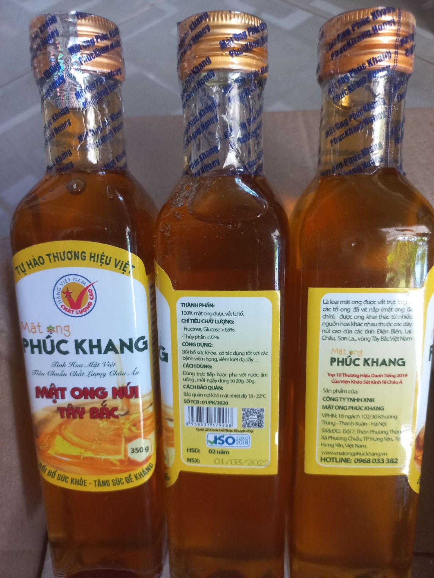 SP thơm mùi mật tự nhiên, chai mật nhìn đẹp, đầy đủ nhãn mác, cty sx,... yên tâm sd. Shop ở HN nhưng giao vào SG rất nhanh, đóng gói siêu cẩn thận, có tặng trà kèm, thanks!