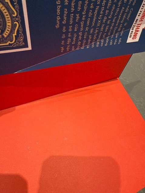 Sản phẩm mua từ Tiki Trading. Sách bị mốc trắng, bìa bị gãy, liên hệ Tiki yêu cầu đổi trả thì đc nhân viên kêu chờ bộ phận liên quan giải quyết, ko cho đổi trả sản phẩm liền, cũng không cho biết khi nào khách sẽ nhận được phản hồi