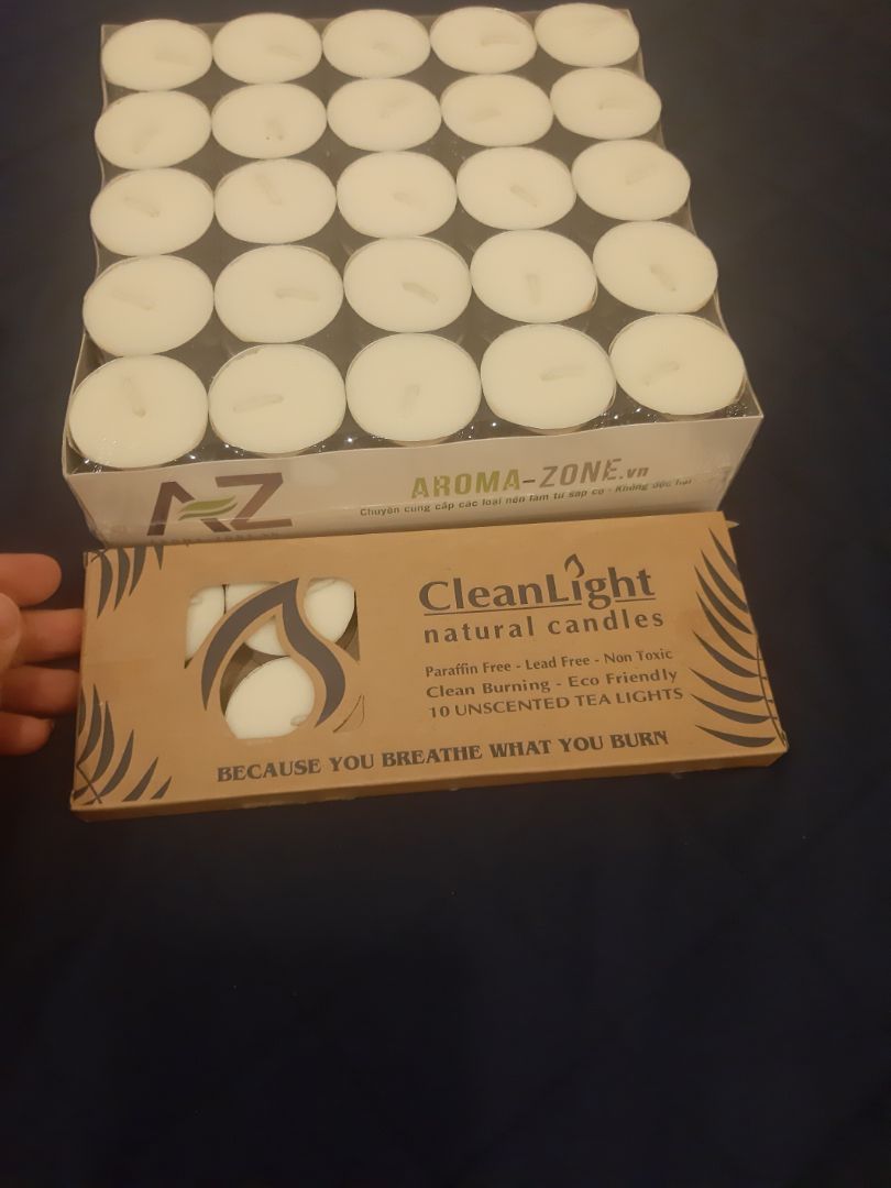 Ban đầu chỉ tính mua máy xông nhưng thấy bộ đèn đốt cũng xinh nên mua cả 2. Máy xông hình trái bí xinh xẻo và đặc biệt là được tặng 3 chai tinh dầu quá là oki luôn