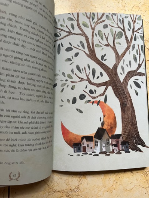 Nội dung hay, lôi cuốn, màu đẹp nhưng chữ in không đậm lắm